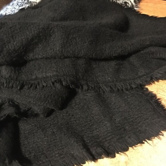 2X EXPRESS SCARF 24 X 72 24 X 82 BLACK & WHITE - Picture 3 of 7